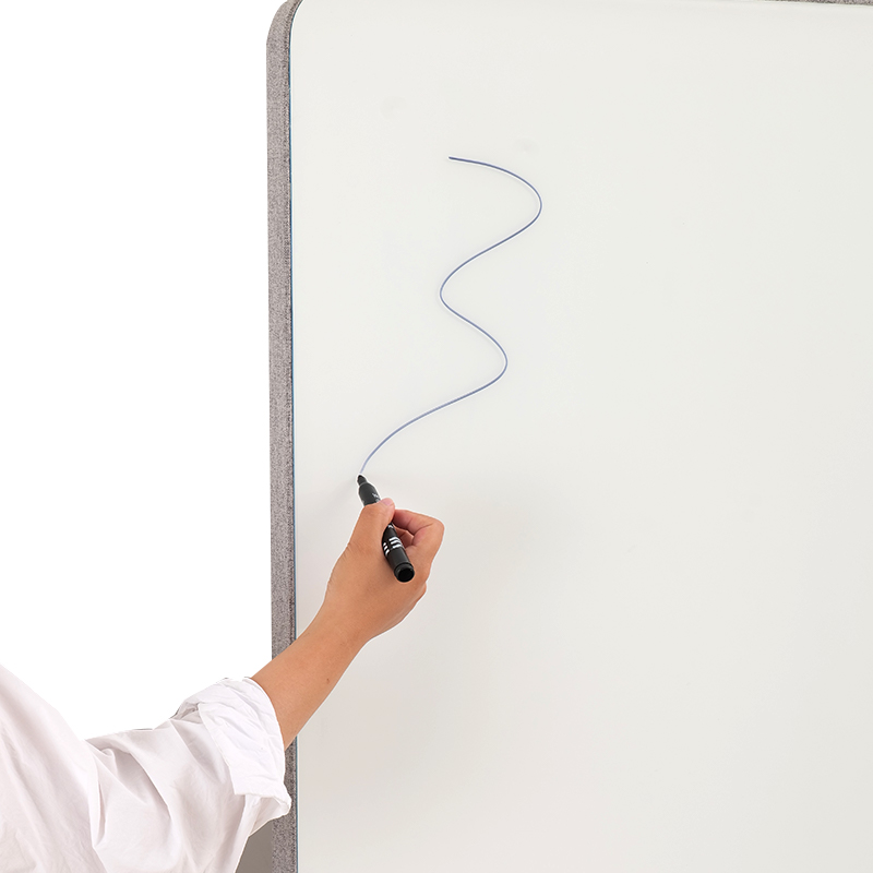 Moderne hvite akustiske skrivebrett Lydisolerte polyesterfiberpaneler for hjemmekontorpartisjonsglassmateriale Moderne hvite akustiske skrivebrett Lydisolerte polyesterfiberpaneler for hjemmekontorpartisjonsglassmateriale