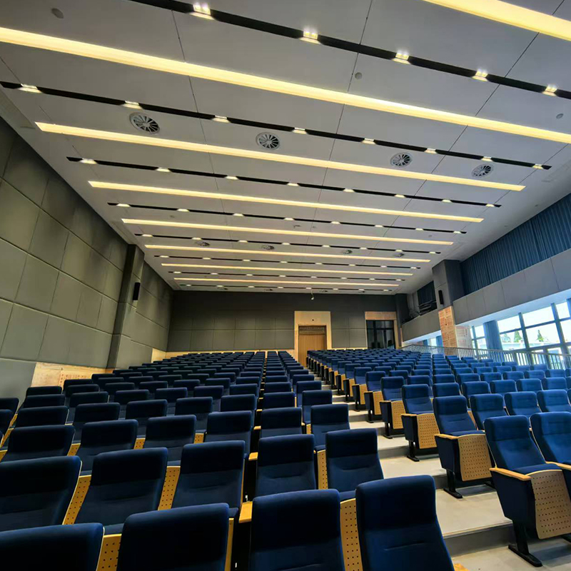 Skinnkledde akustiske paneler med svamp som effektivt beskytter mennesker mot skader